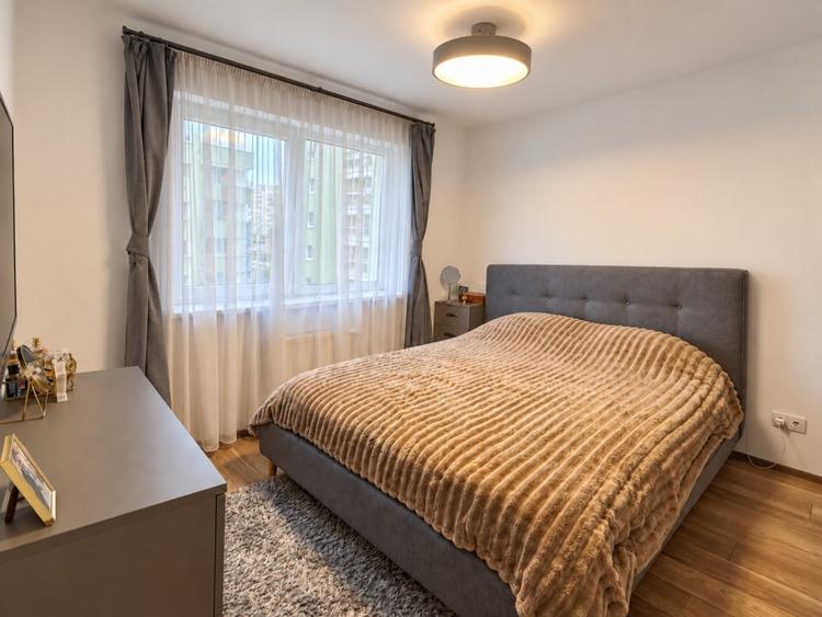 Apartament cu 2 camere decomandat, mobilat în Tractorul