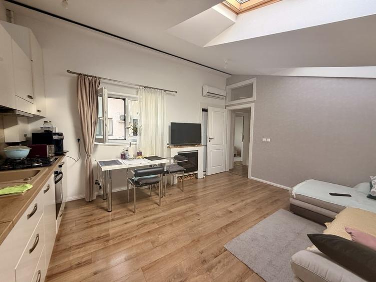 Apartament cu 3 camere decomandat, mobilat în Dumbrăvița