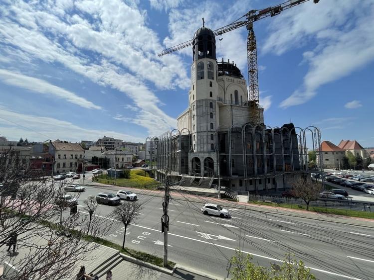 Birou, de 40 mp, în Central