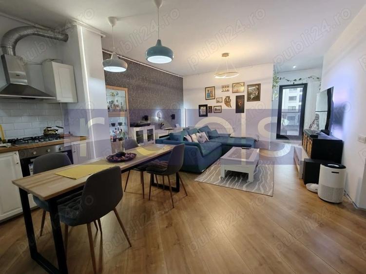 Apartament cu 3 camere decomandat, mobilat în Central