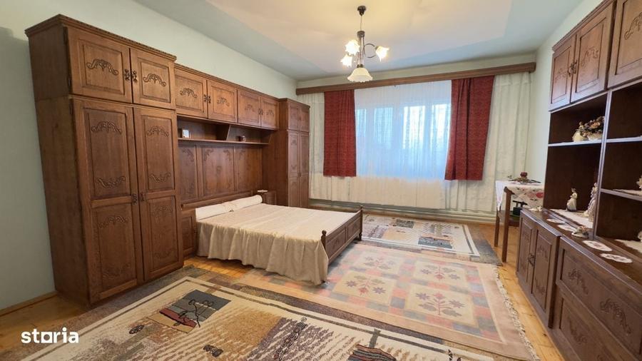 Casă cu 4 camere în Central