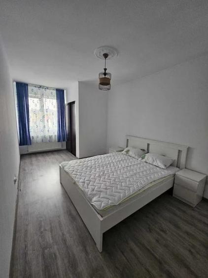 Apartament cu 3 camere decomandat în Florești
