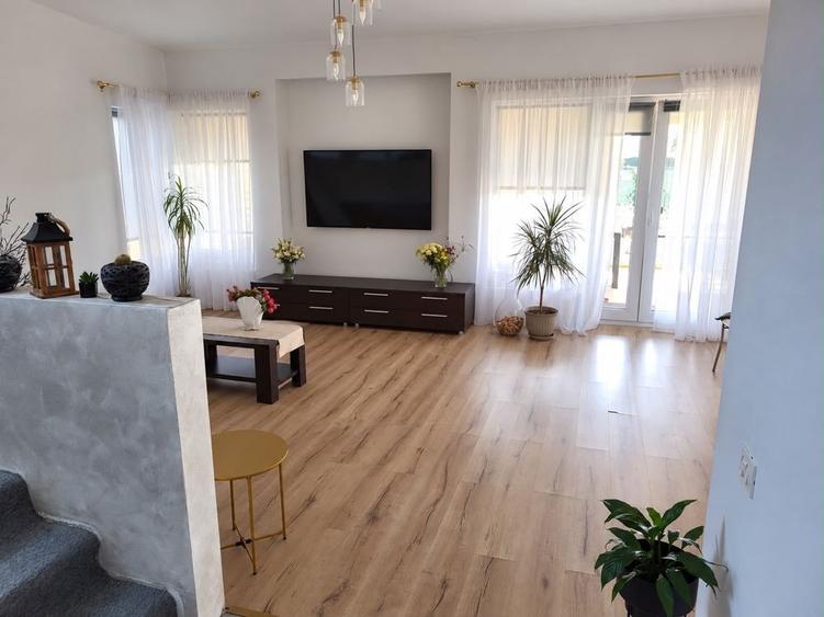 Casă cu 4 camere cu Teren 799 Mp în Ghiroda