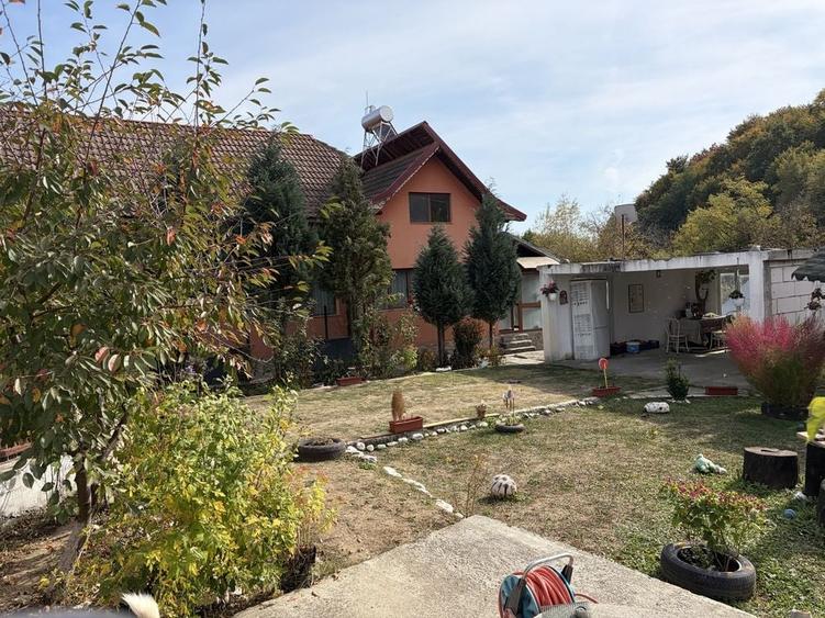 Casă cu 4 camere în Bârseștii de Sus