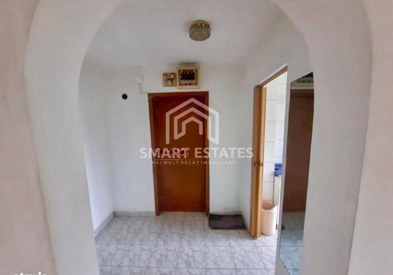 Apartament cu 3 camere semidecomandat în Berceni