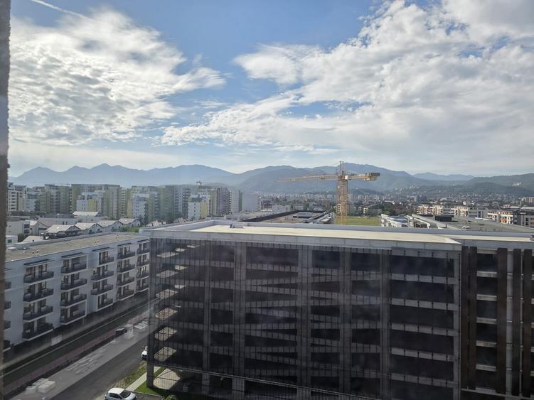 Apartament cu 3 camere decomandat în Tractorul