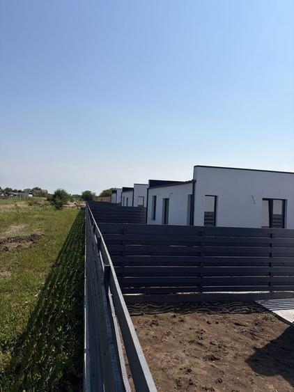 Casă cu 3 camere în Balotești