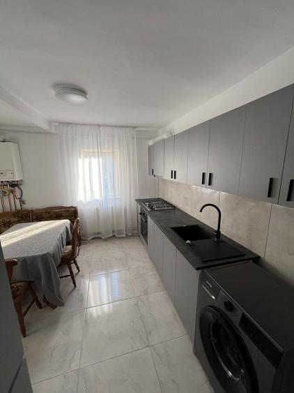 Apartament cu 3 camere decomandat în Micro 11