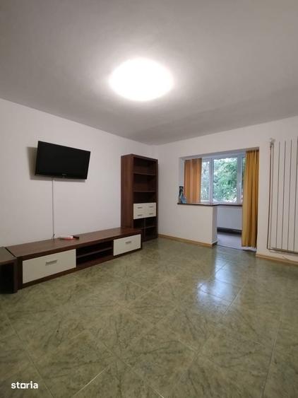 Apartament cu 3 camere decomandat în Răcădău
