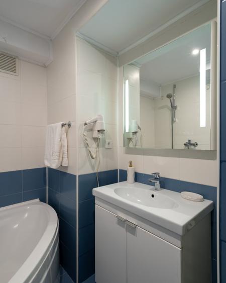 Apartament cu 3 camere semidecomandat în Universitate