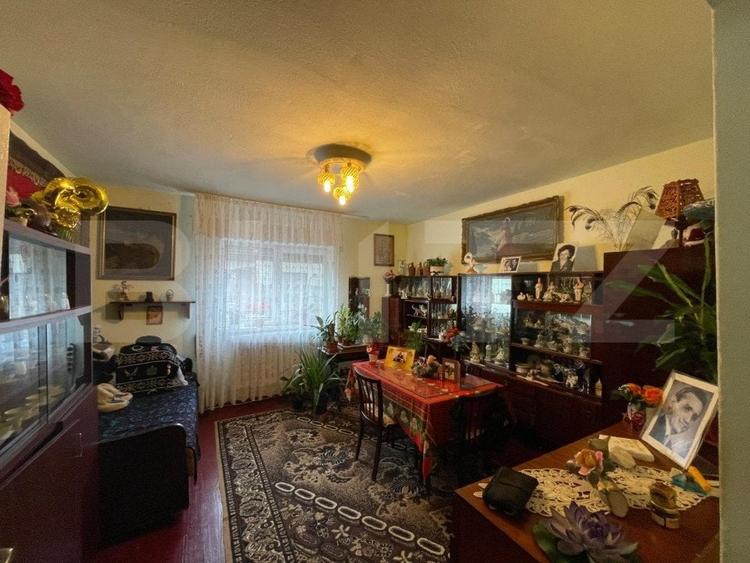 Casă individuală cu 8 camere cu Teren 260 Mp în Central