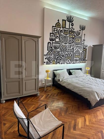 Apartament cu 3 camere semidecomandat, mobilat în Central