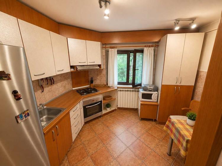 Apartament cu 3 camere decomandat în Decebal