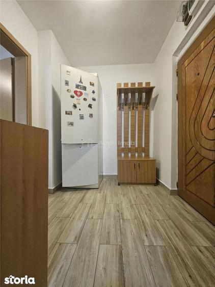 Apartament cu 3 camere decomandat în Tei