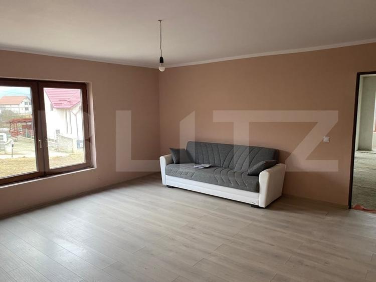 Casă individuală cu 5 camere cu Teren 7100 Mp în Exterior Nord