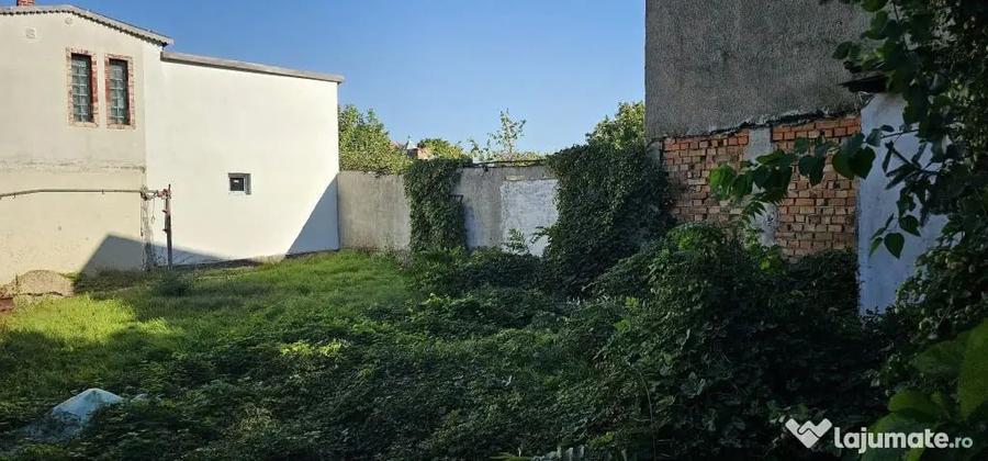 Teren în Piața Centrală