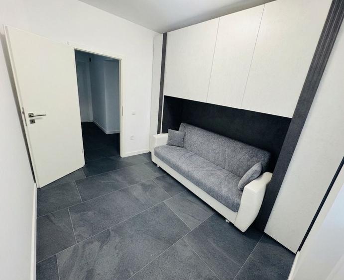 Apartament cu 3 camere semidecomandat în Chinteni