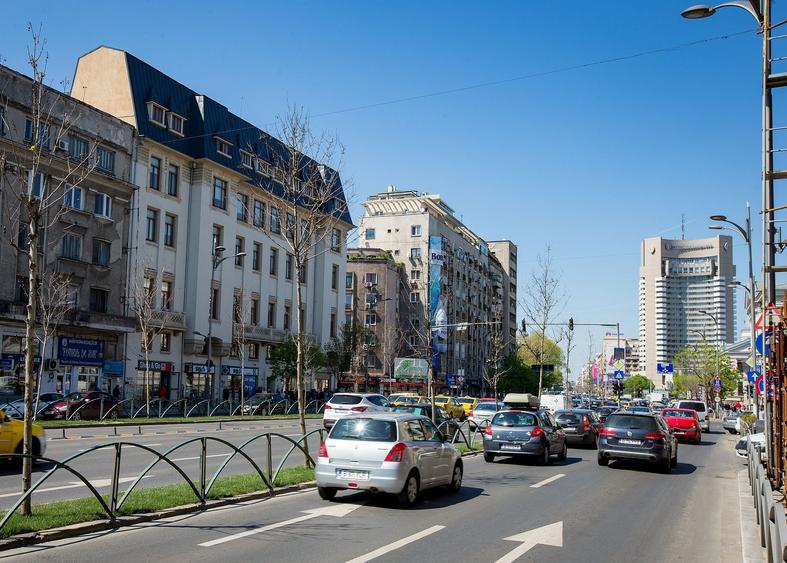 Birou, de 3,400 mp, în Universitate