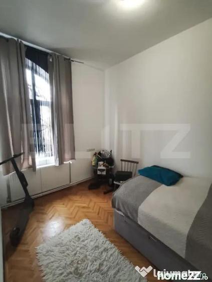 Apartament cu 5 camere decomandat în Central