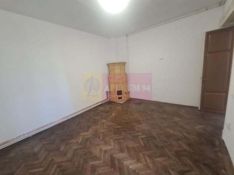 Casă individuală cu 3 camere cu Canalizare în Central