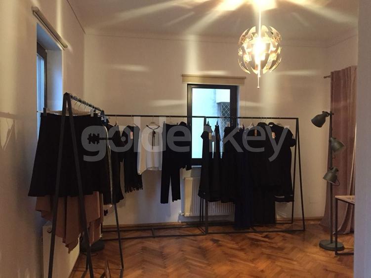 Spatiu cu 3 camere in vila potrivit pentru birouri - 1