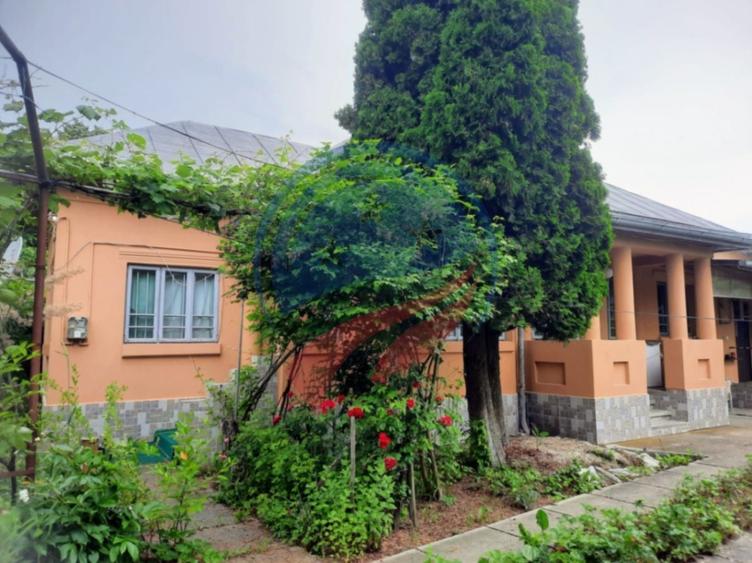 Casă individuală cu 5 camere cu Canalizare în Central
