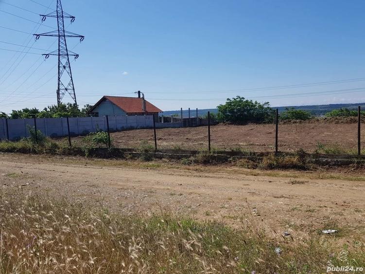 Teren de 1800 mp, în Schela