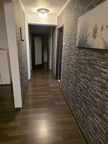 Apartament cu 3 camere decomandat în Exterior Vest