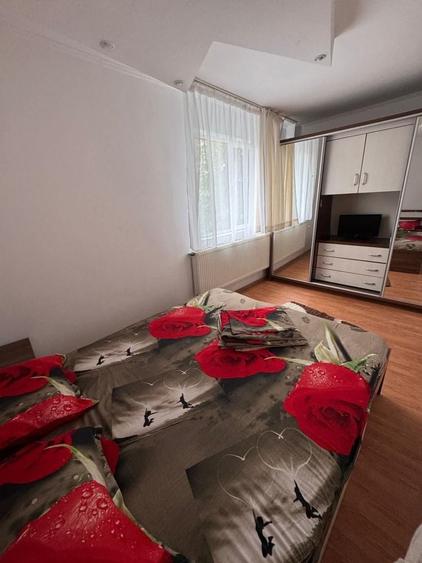Apartament cu 3 camere decomandat în Exterior Vest