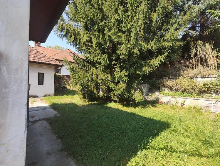 Casă cu 4 camere în Central