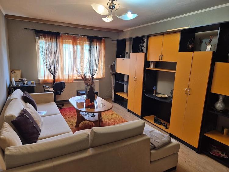 Apartament cu 2 camere decomandat în Micro IV
