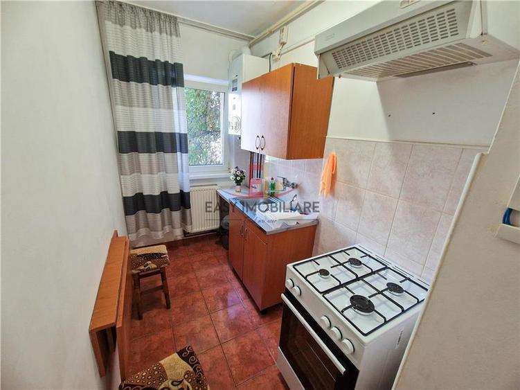 Apartament cu 2 camere semidecomandat în 7 Noiembrie