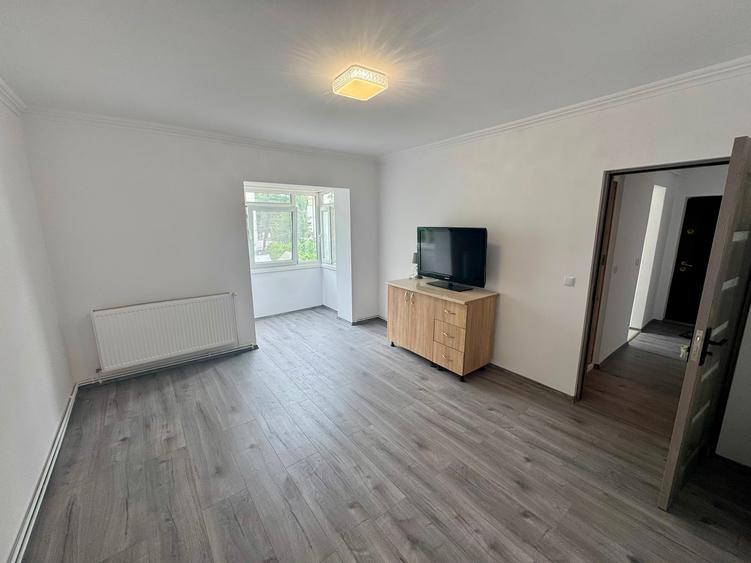 Apartament cu 2 camere semidecomandat în Podu Roș