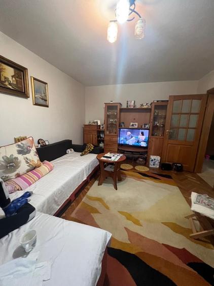 Apartament cu 4 camere decomandat în Central