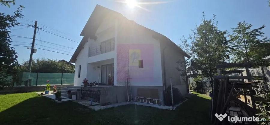 Casă cu 4 camere cu Teren 497 Mp în Central