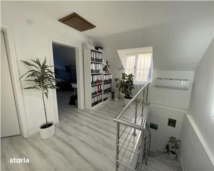 Casă cu 4 camere decomandat în Șura Mare