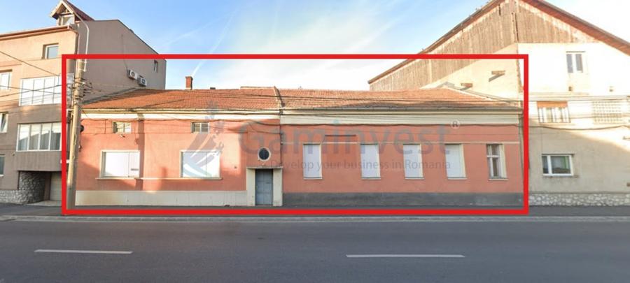 Casă individuală cu 10 camere cu Canalizare în Ultracentral