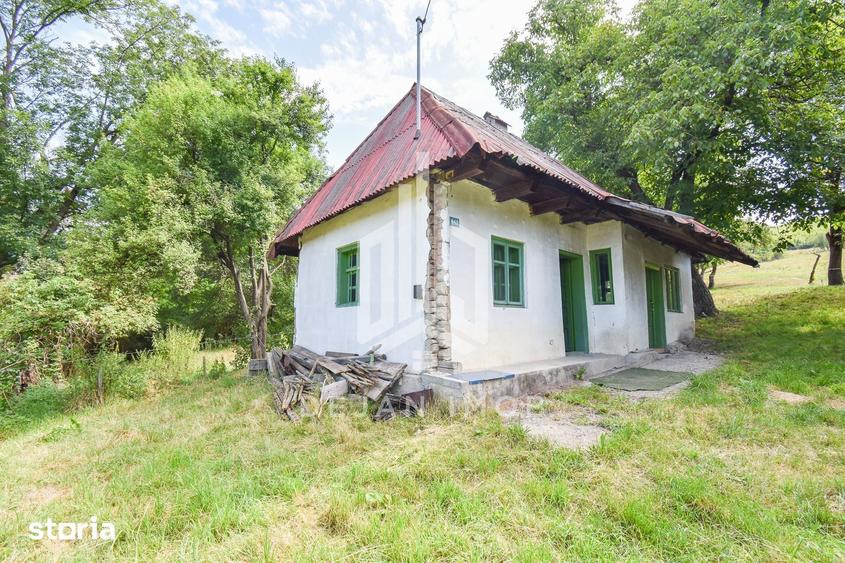 Casă cu 2 camere cu Teren 2784 Mp în Central