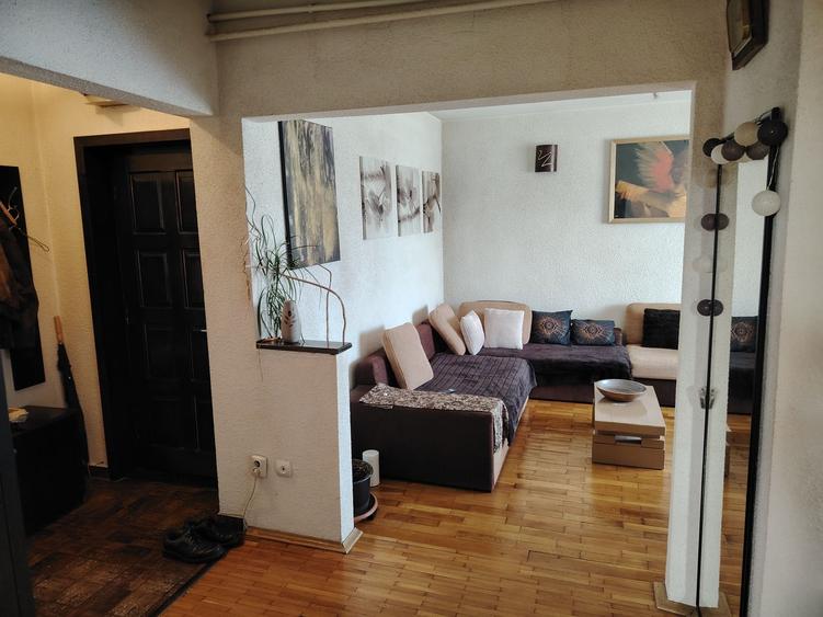Apartament cu 3 camere decomandat în Central