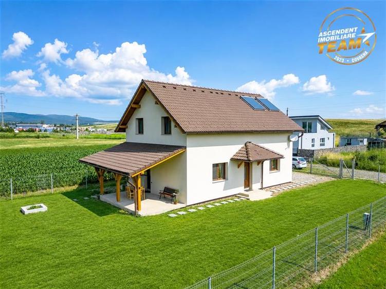 Casă individuală cu 4 camere cu Teren 946 Mp în Exterior Est