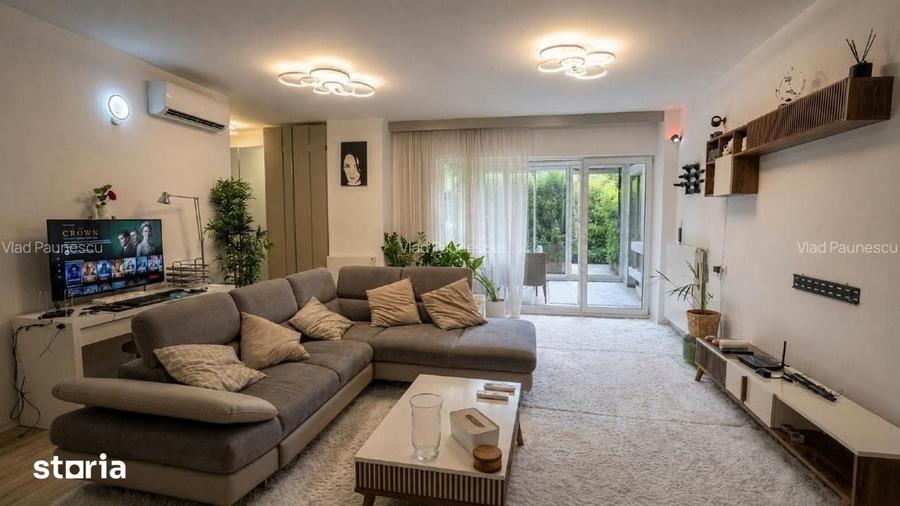 Apartament cu 3 camere semidecomandat în Tei