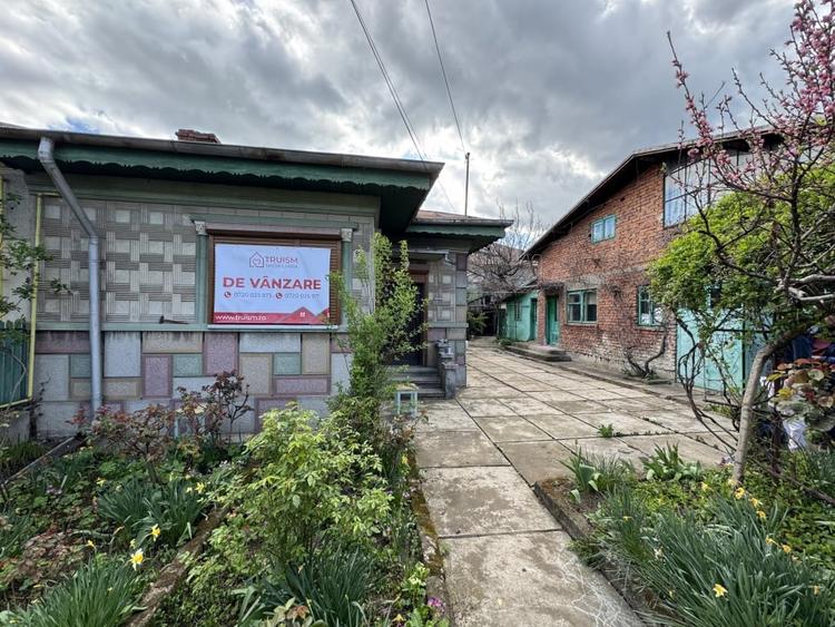 Casă individuală cu 6 camere cu Teren 400 Mp în Traian