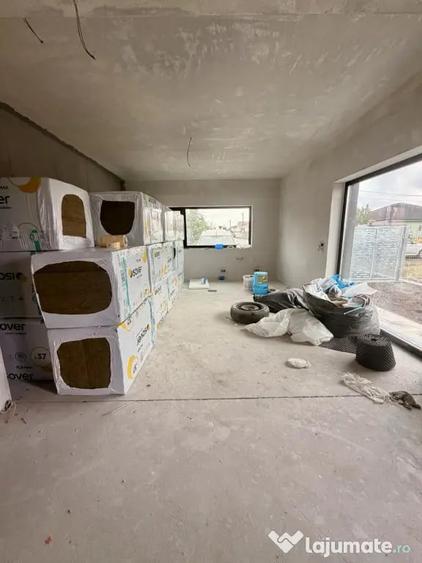 Casă cu 4 camere cu Teren 300 Mp în Dumbrăvița