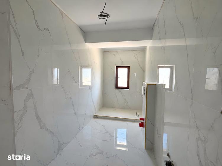 Casă cu 5 camere cu Teren 213 Mp în Lumina