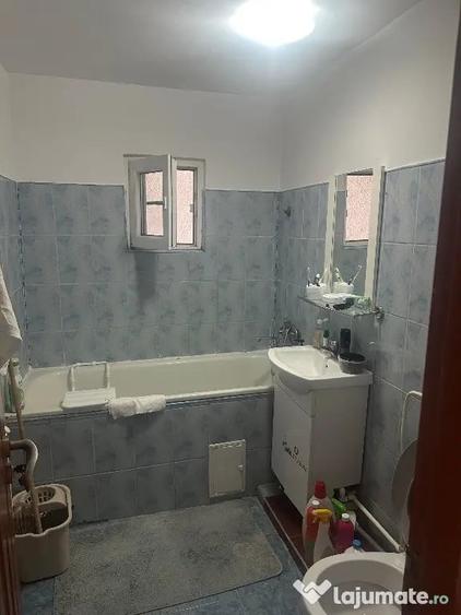 Apartament cu 3 camere decomandat în Buzaului