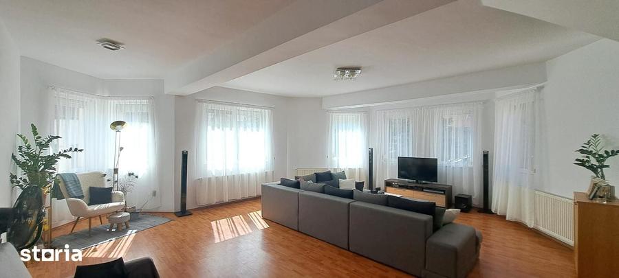 Casă cu 5 camere cu Teren 500 Mp în Central