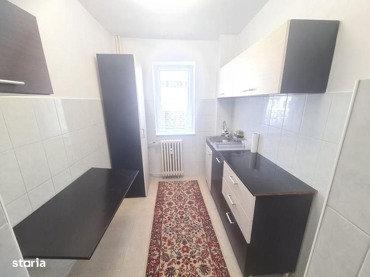 Apartament cu 3 camere semidecomandat în Orizont