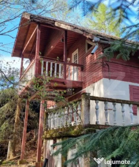 Casă cu 4 camere cu Teren 240 Mp în Central