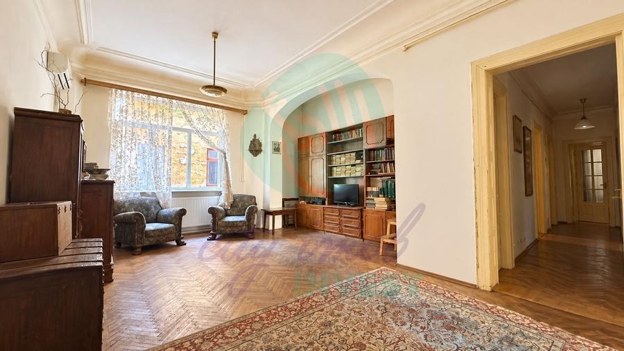 Apartament cu 3 camere semidecomandat în Armeneasca