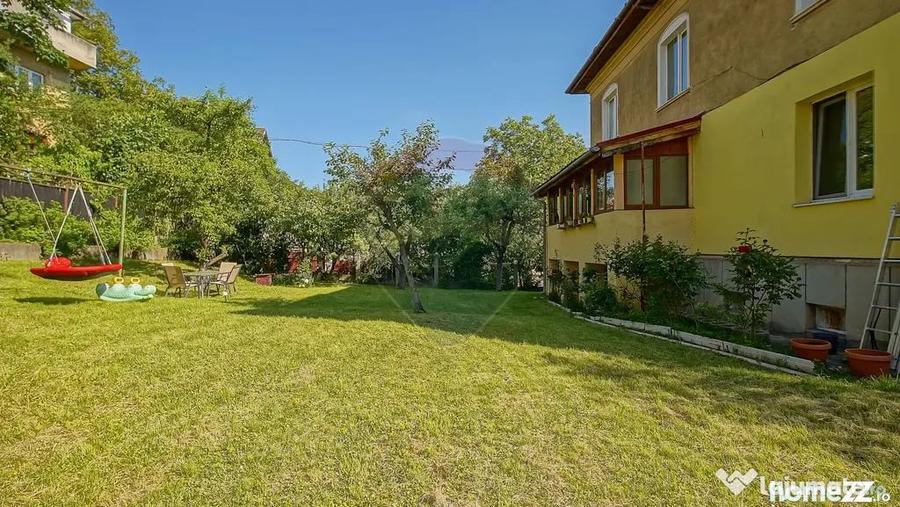 Apartament cu 7 camere decomandat în Dealul Cetății